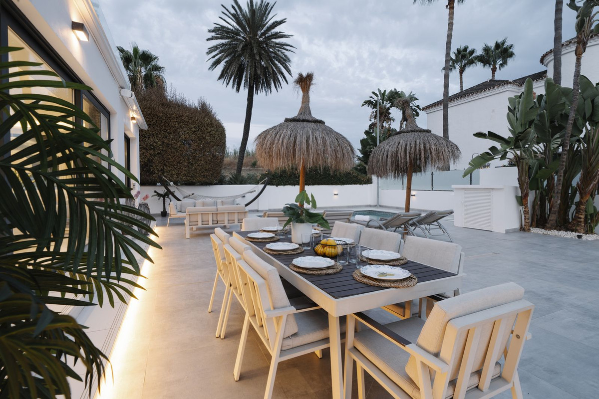 4 bedroom Villas for sale in Nueva Andalucía – R4074745 4 bedroom Villas for sale in Nueva Andalucía – R4074745