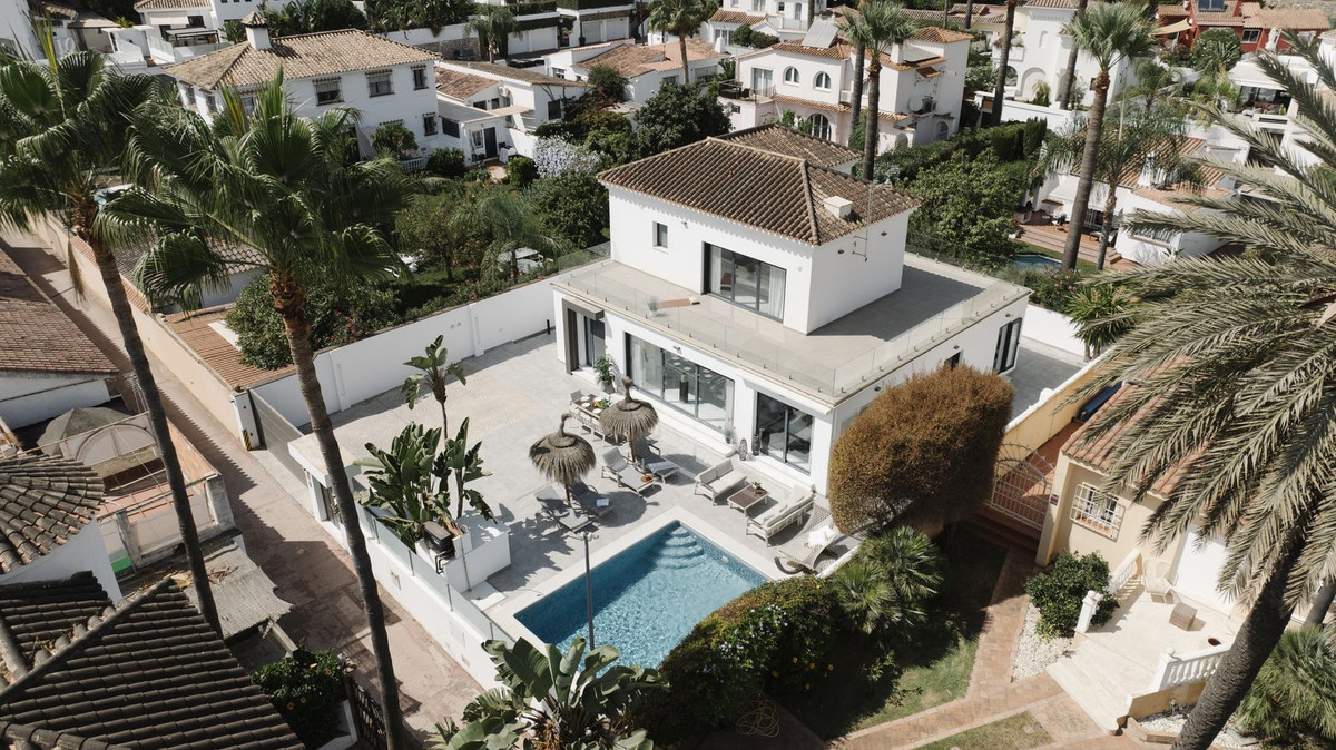 4 bedroom Villas for sale in Nueva Andalucía – R4074745 4 bedroom Villas for sale in Nueva Andalucía – R4074745