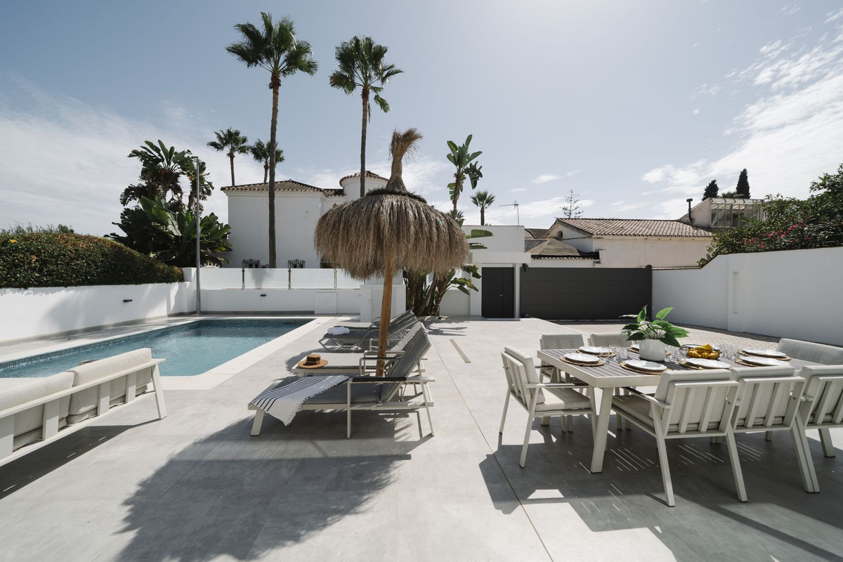 4 bedroom Villas for sale in Nueva Andalucía – R4074745 4 bedroom Villas for sale in Nueva Andalucía – R4074745