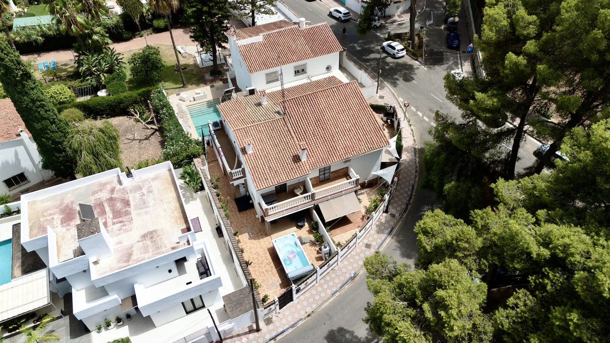 Pareados de 9 dormitorios en venta en Nueva Andalucía – R5448391 Pareados de 9 dormitorios en venta en Nueva Andalucía – R5448391