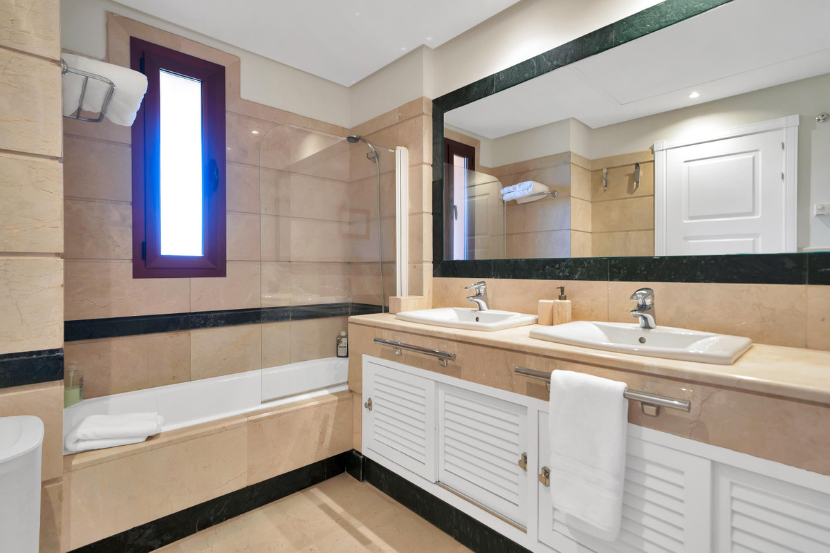 Apartamentos de 3 dormitorios en venta en Bahía de Marbella – R5304808 Apartamentos de 3 dormitorios en venta en Bahía de Marbella – R5304808