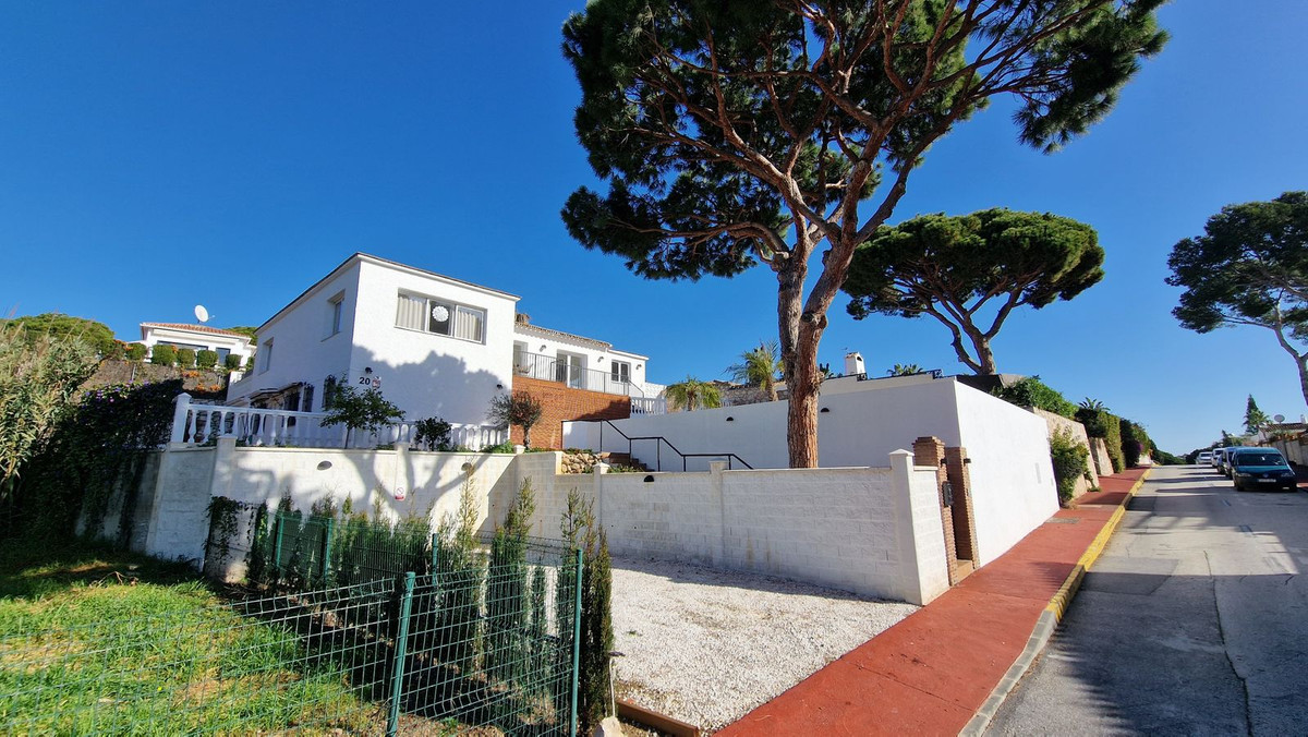Villas de 4 dormitorios en venta en Calahonda – R4968697 Villas de 4 dormitorios en venta en Calahonda – R4968697