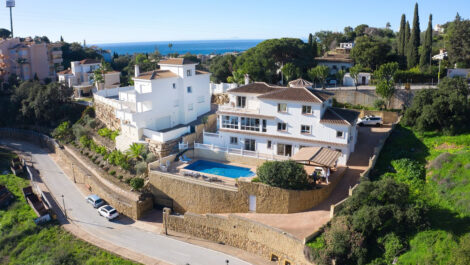8 bedroom Villas for sale in Elviria – R5061424