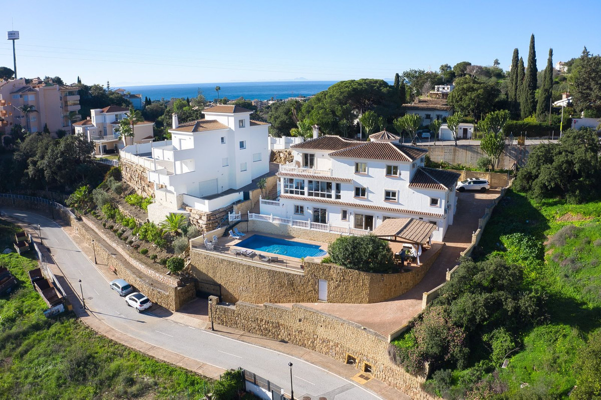 8 bedroom Villas for sale in Elviria – R5061424 8 bedroom Villas for sale in Elviria – R5061424