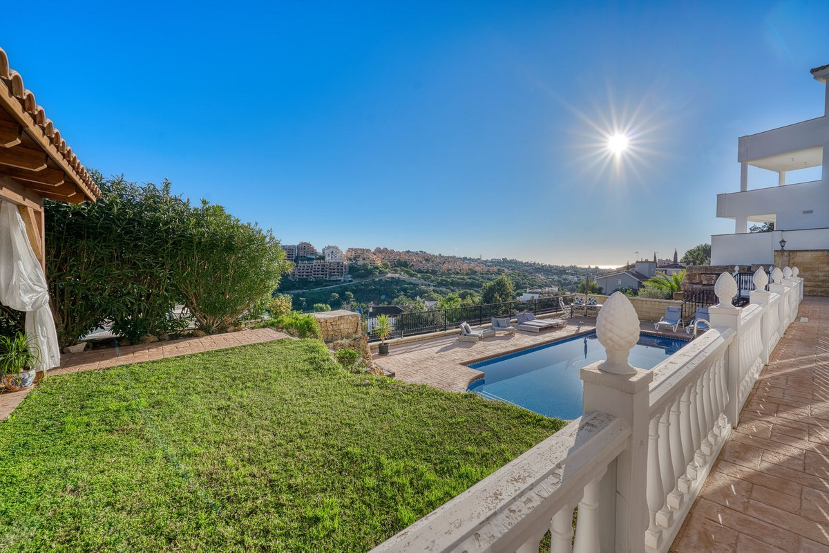 8 bedroom Villas for sale in Elviria – R5061424 8 bedroom Villas for sale in Elviria – R5061424