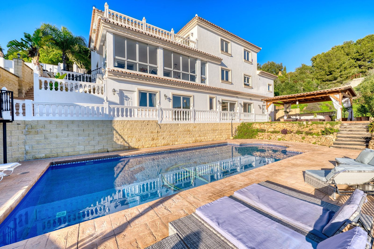 8 bedroom Villas for sale in Elviria – R5061424 8 bedroom Villas for sale in Elviria – R5061424