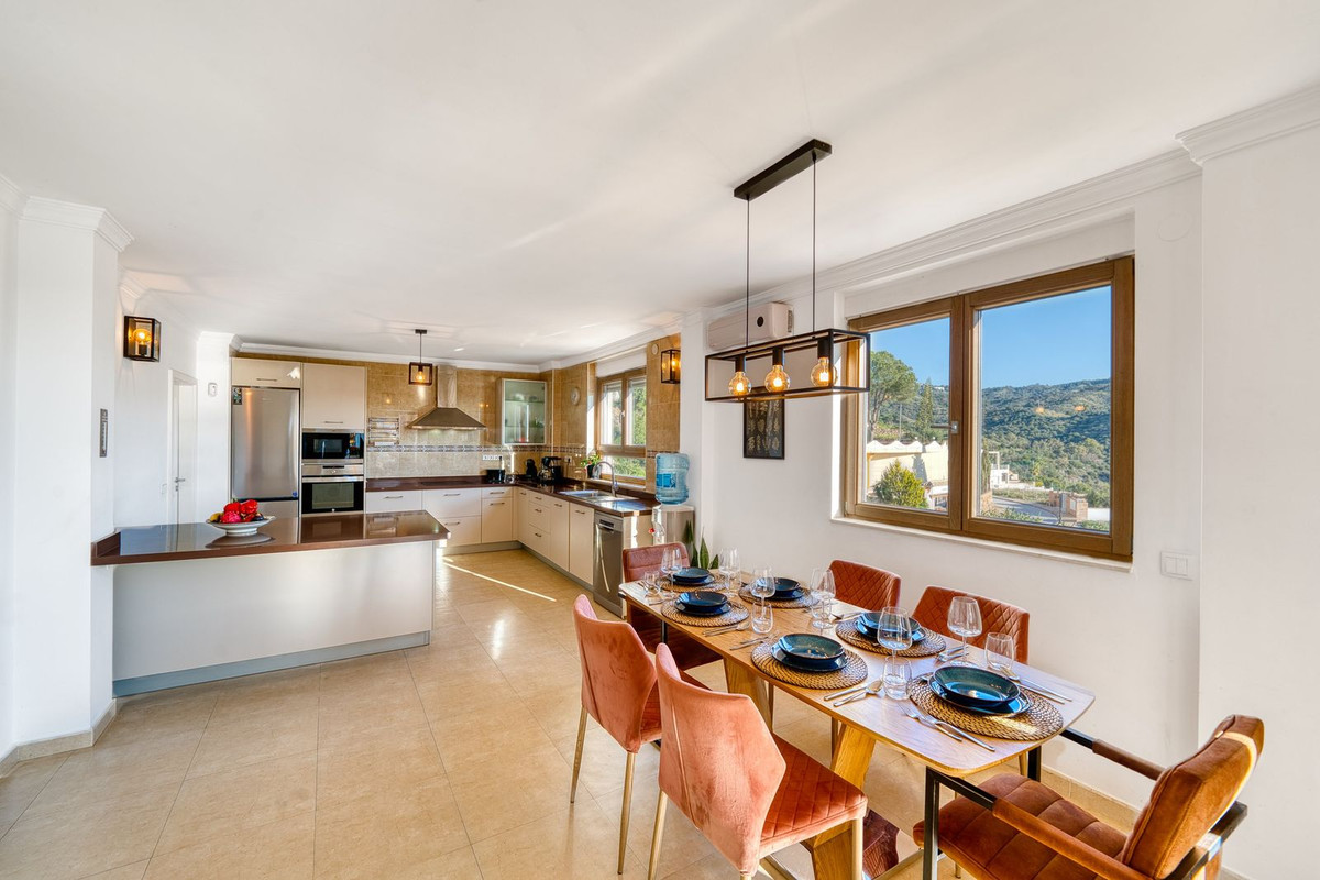 8 bedroom Villas for sale in Elviria – R5061424 8 bedroom Villas for sale in Elviria – R5061424
