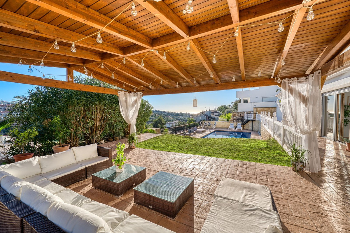 8 bedroom Villas for sale in Elviria – R5061424 8 bedroom Villas for sale in Elviria – R5061424