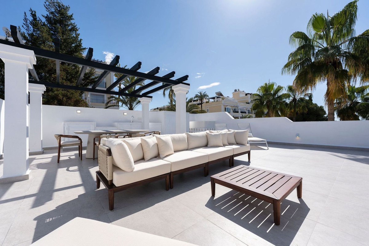 Aticos de 3 dormitorios en venta en Nueva Andalucía – R5018134 Aticos de 3 dormitorios en venta en Nueva Andalucía – R5018134