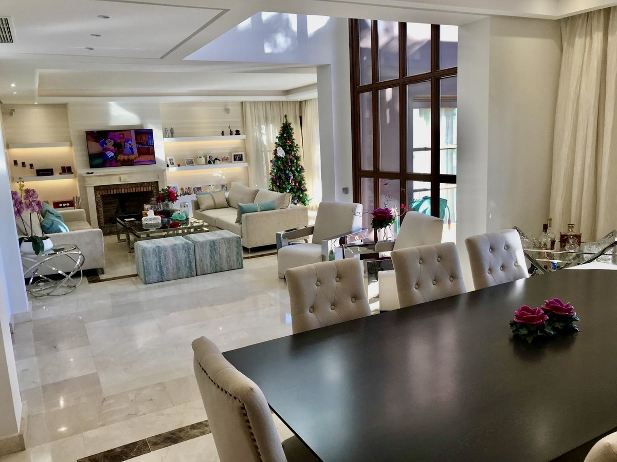 Villas de 6 dormitorios en venta en Milla de Oro – R5430625 Villas de 6 dormitorios en venta en Milla de Oro – R5430625