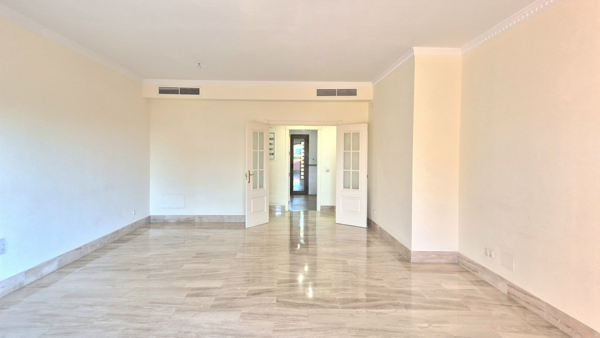 Apartamentos de 3 dormitorios en venta en Guadalmina Baja – R5441863 Apartamentos de 3 dormitorios en venta en Guadalmina Baja – R5441863