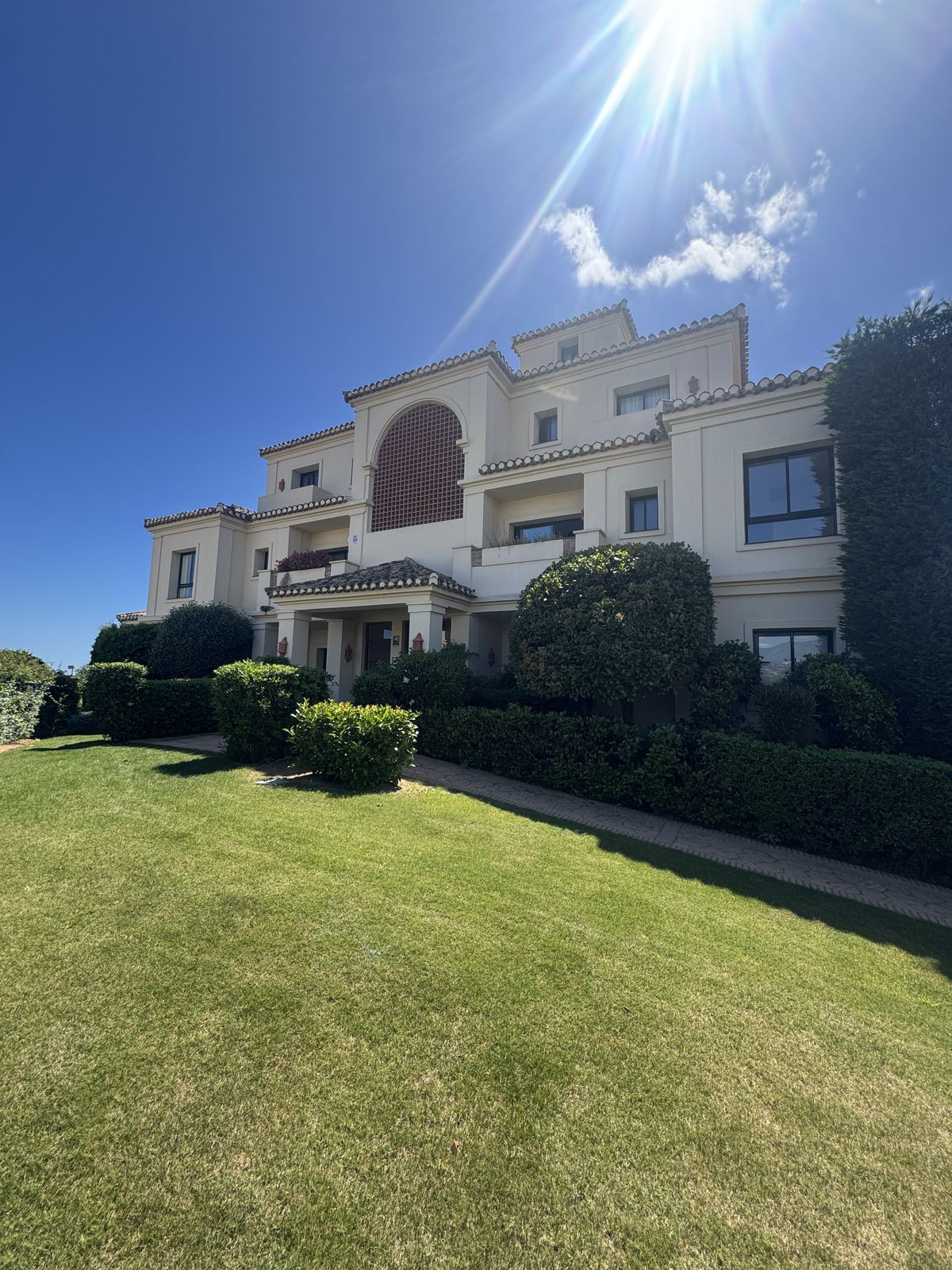 Apartamentos de 3 dormitorios en venta en Benahavís – R5383552 Apartamentos de 3 dormitorios en venta en Benahavís – R5383552