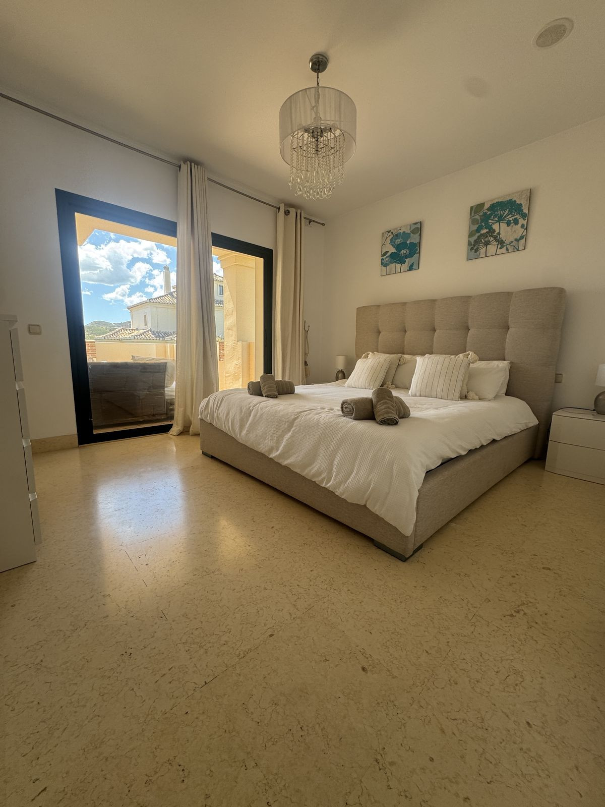 Apartamentos de 3 dormitorios en venta en Benahavís – R5383552 Apartamentos de 3 dormitorios en venta en Benahavís – R5383552