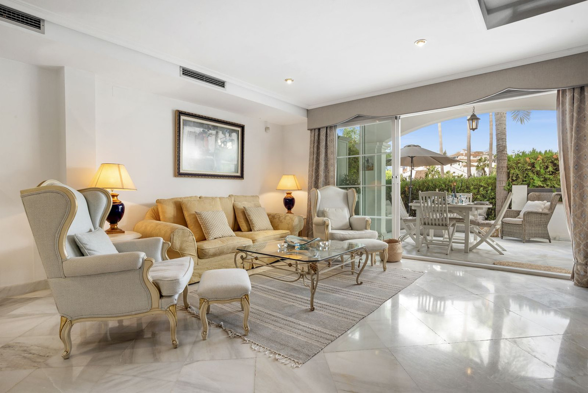 Adosados de 3 dormitorios en venta en Milla de Oro – R5191915 Adosados de 3 dormitorios en venta en Milla de Oro – R5191915