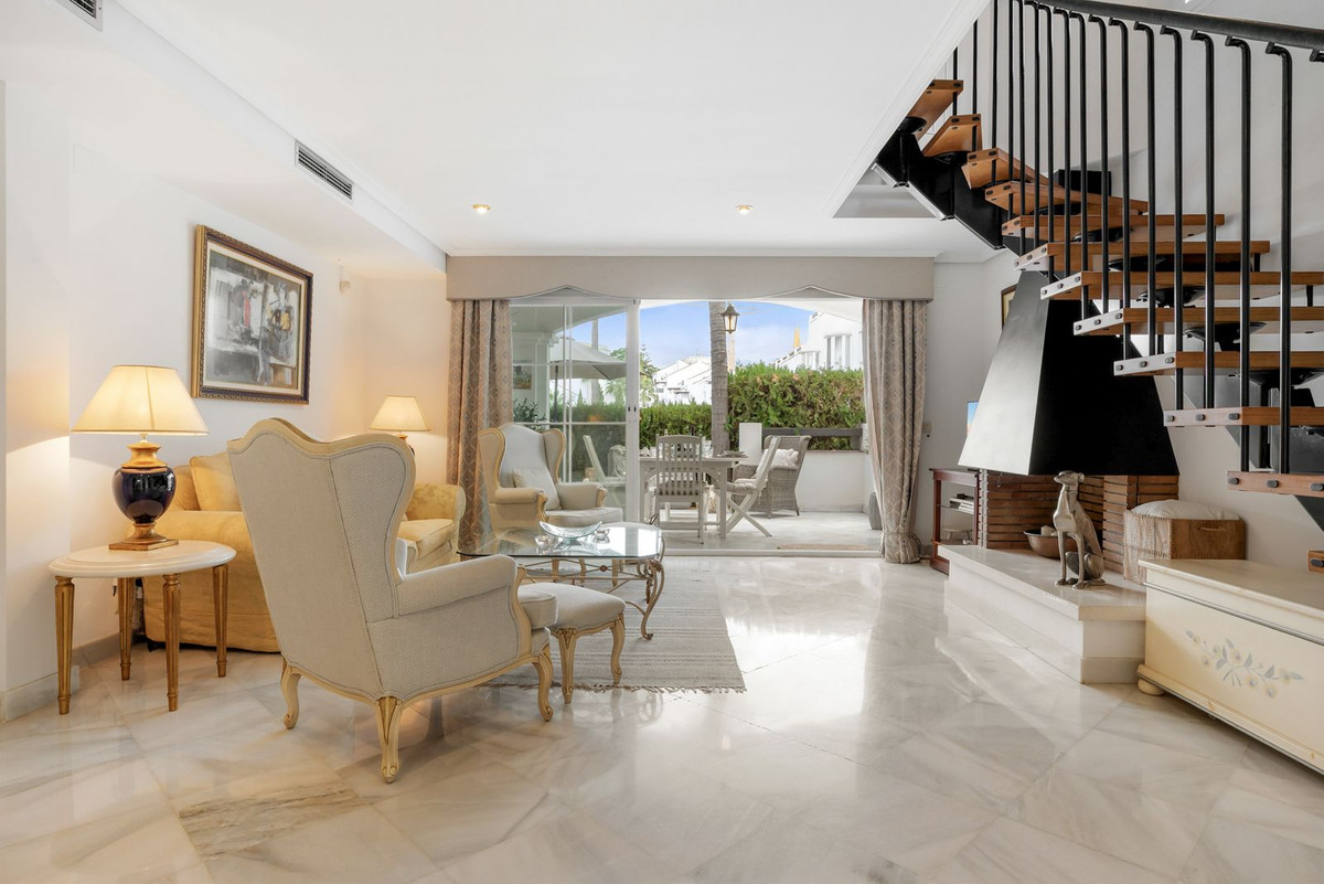 Adosados de 3 dormitorios en venta en Milla de Oro – R5191915 Adosados de 3 dormitorios en venta en Milla de Oro – R5191915