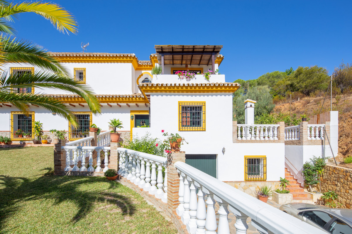 4 bedroom Villas for sale in Elviria – R2223614 4 bedroom Villas for sale in Elviria – R2223614