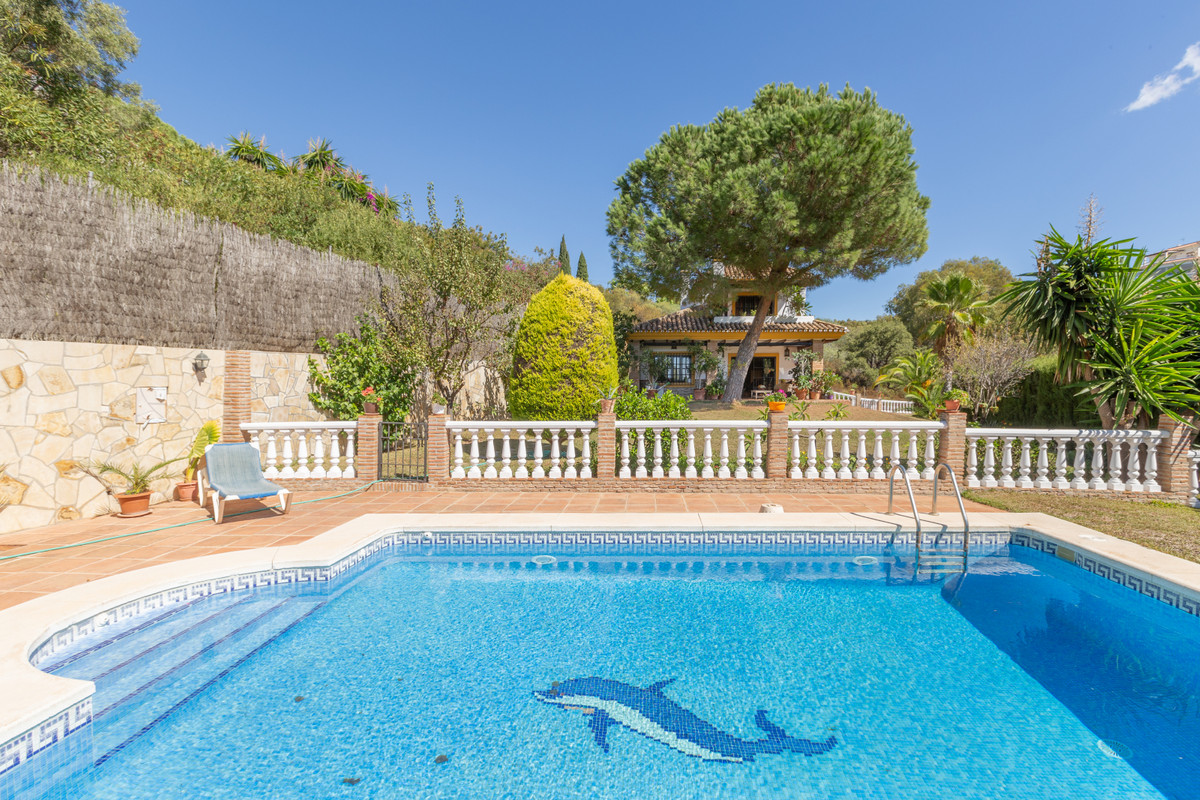 4 bedroom Villas for sale in Elviria – R2223614 4 bedroom Villas for sale in Elviria – R2223614