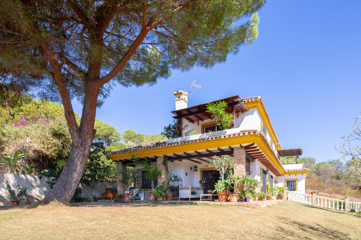 4 bedroom Villas for sale in Elviria – R2223614 4 bedroom Villas for sale in Elviria – R2223614