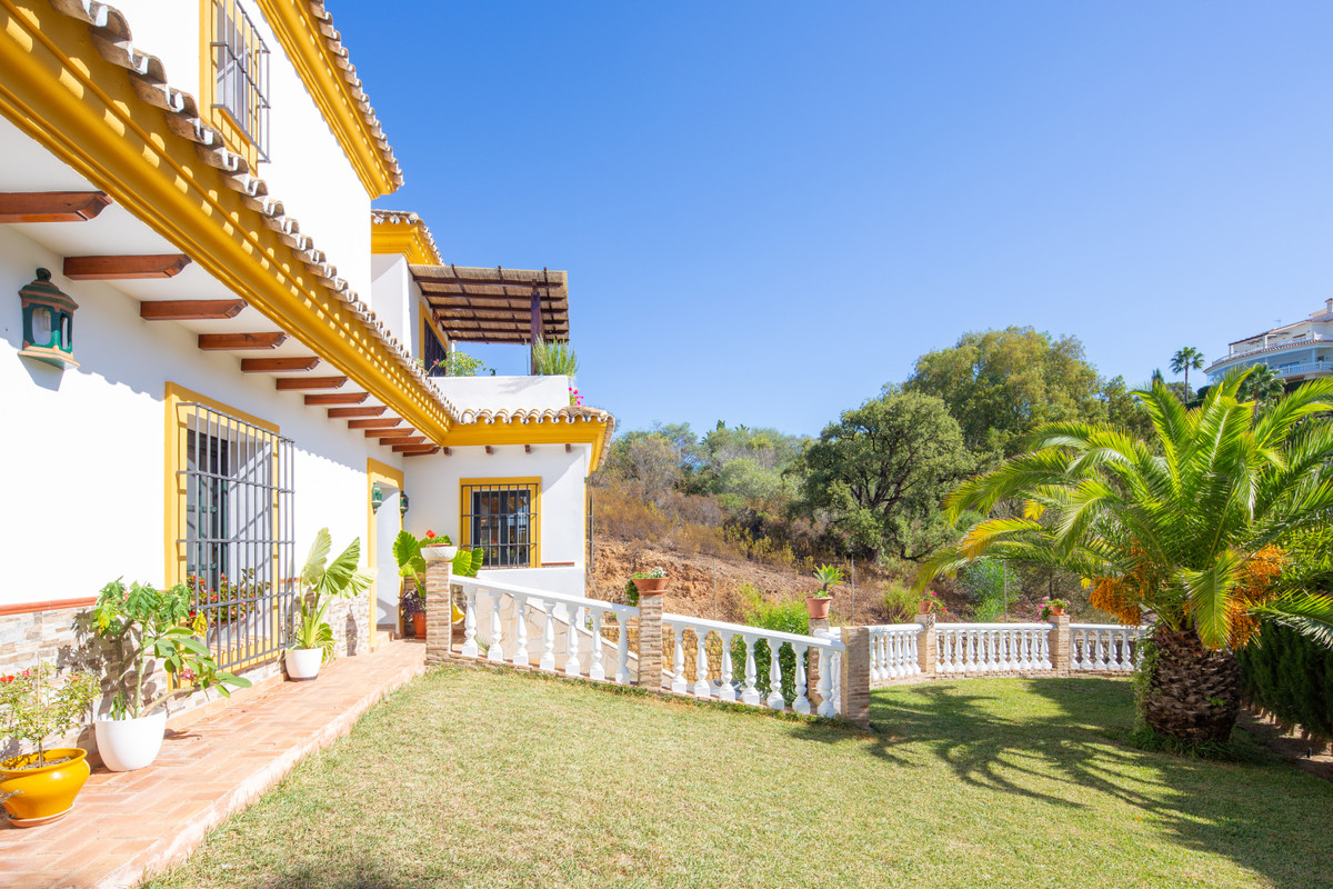 4 bedroom Villas for sale in Elviria – R2223614 4 bedroom Villas for sale in Elviria – R2223614