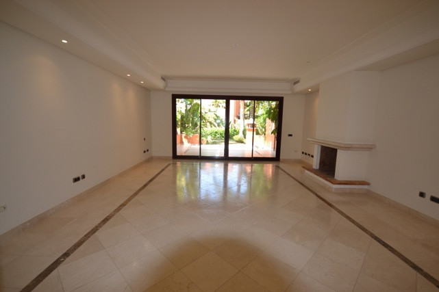 Adosados de 3 dormitorios en venta en Milla de Oro – R2269028 Adosados de 3 dormitorios en venta en Milla de Oro – R2269028