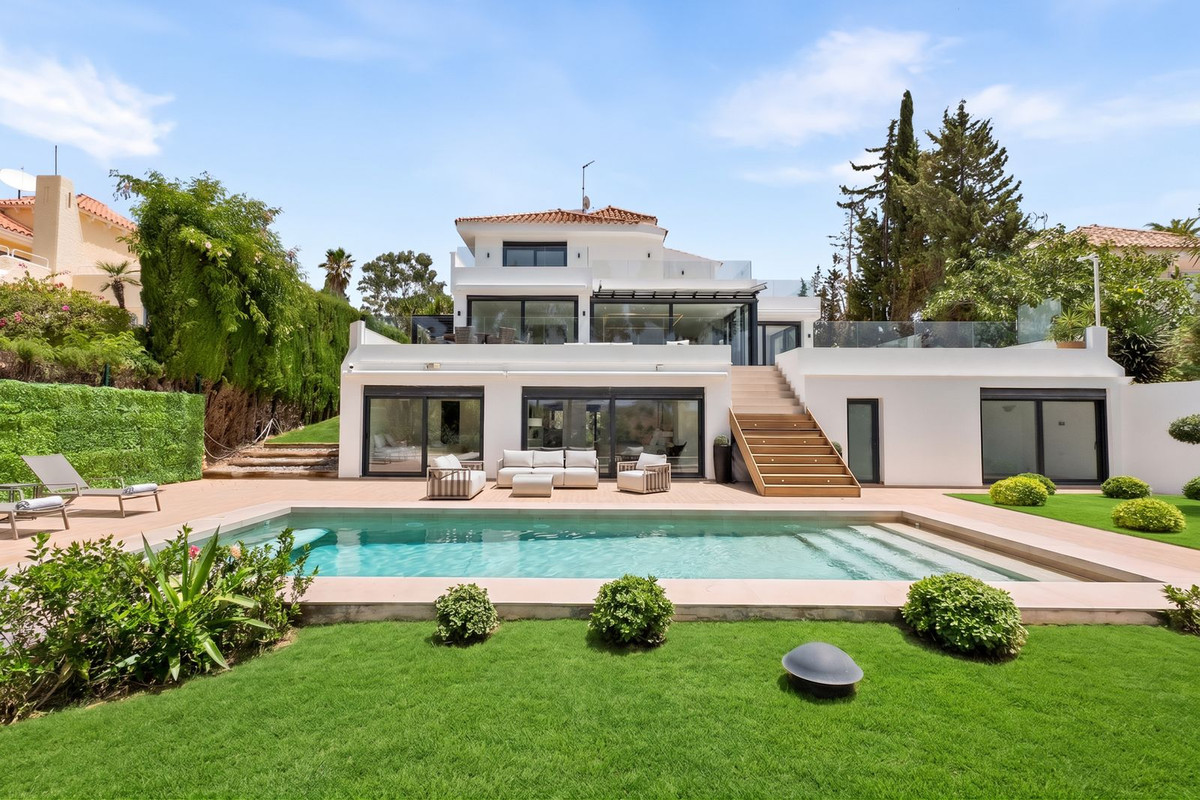 Villas de 4 dormitorios en venta en Nueva Andalucía – R5443543 Villas de 4 dormitorios en venta en Nueva Andalucía – R5443543
