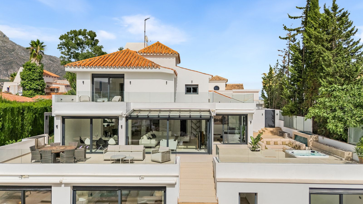 Villas de 4 dormitorios en venta en Nueva Andalucía – R5443543 Villas de 4 dormitorios en venta en Nueva Andalucía – R5443543
