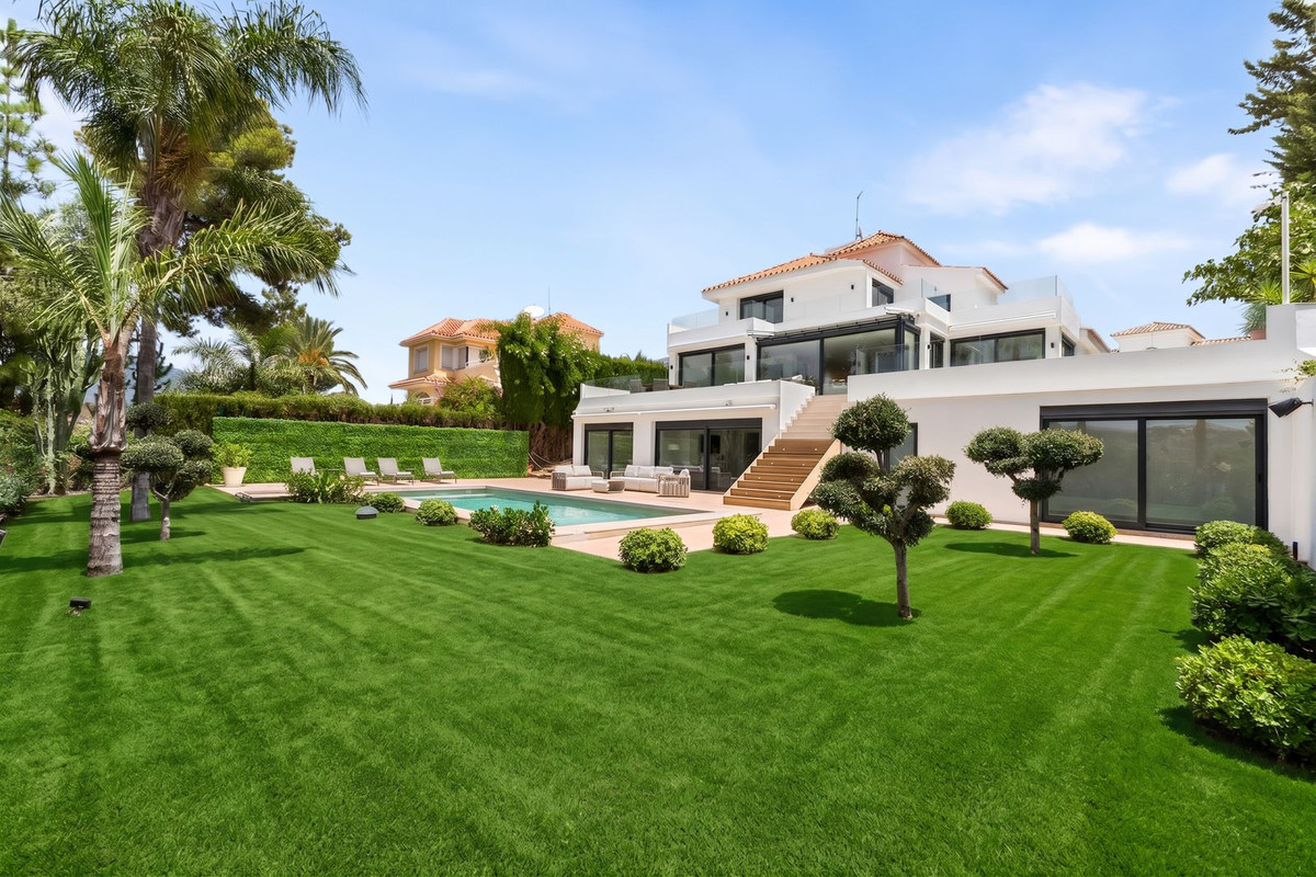 Villas de 4 dormitorios en venta en Nueva Andalucía – R5443543 Villas de 4 dormitorios en venta en Nueva Andalucía – R5443543