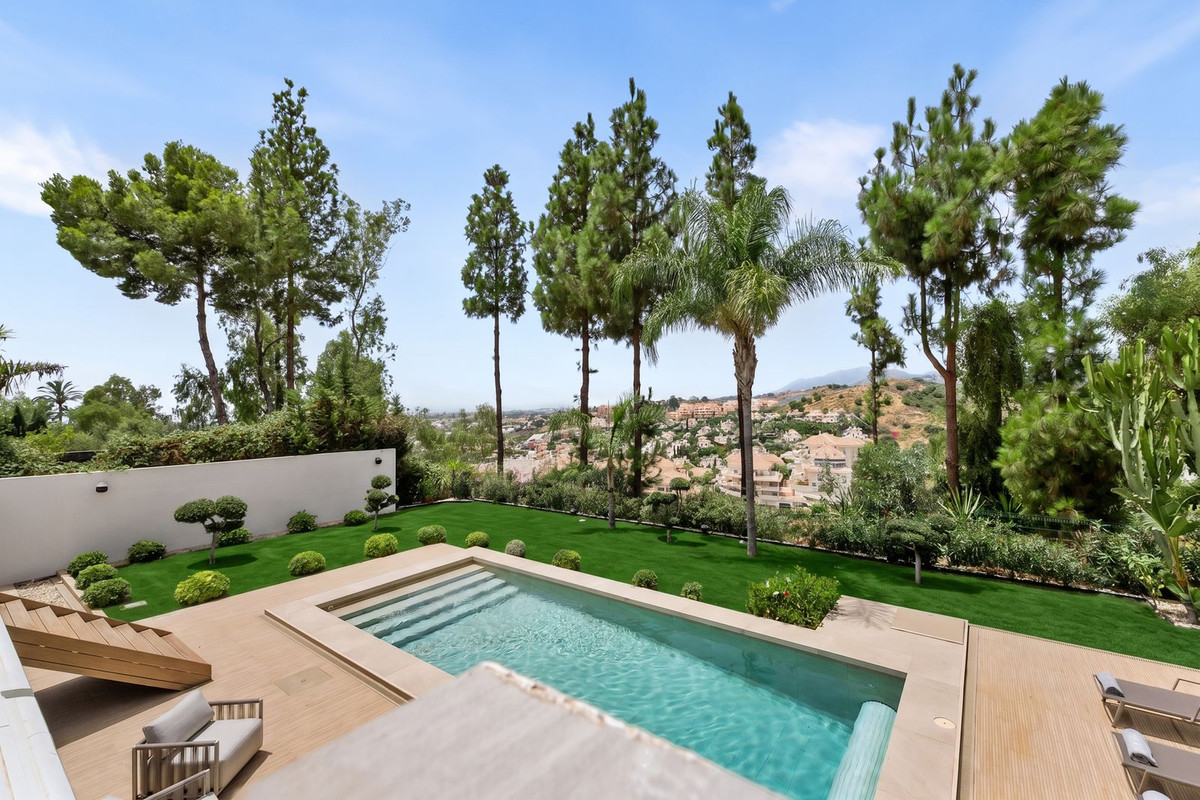Villas de 4 dormitorios en venta en Nueva Andalucía – R5443543 Villas de 4 dormitorios en venta en Nueva Andalucía – R5443543