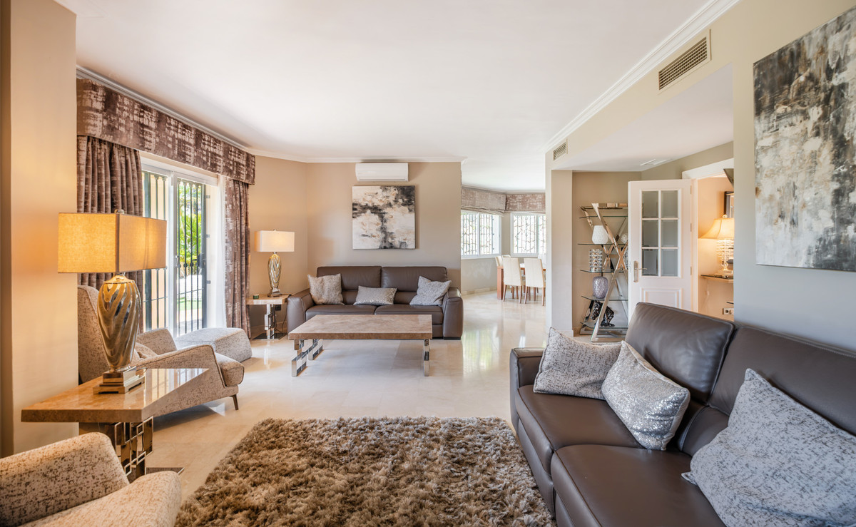 Adosados de 4 dormitorios en venta en Benahavís – R5456002 Adosados de 4 dormitorios en venta en Benahavís – R5456002