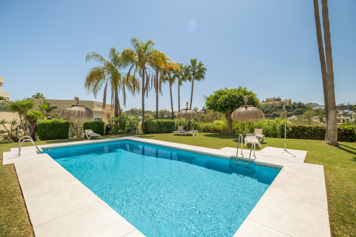 Adosados de 4 dormitorios en venta en Benahavís – R5456002 Adosados de 4 dormitorios en venta en Benahavís – R5456002