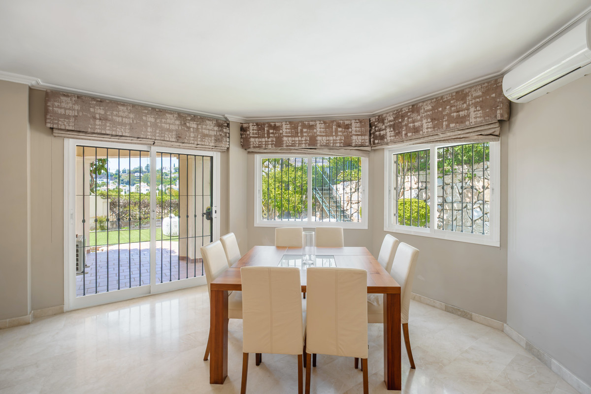 Adosados de 4 dormitorios en venta en Benahavís – R5456002 Adosados de 4 dormitorios en venta en Benahavís – R5456002