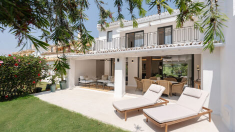 4 bedroom Townhouses for sale in Nueva Andalucía – R5075620