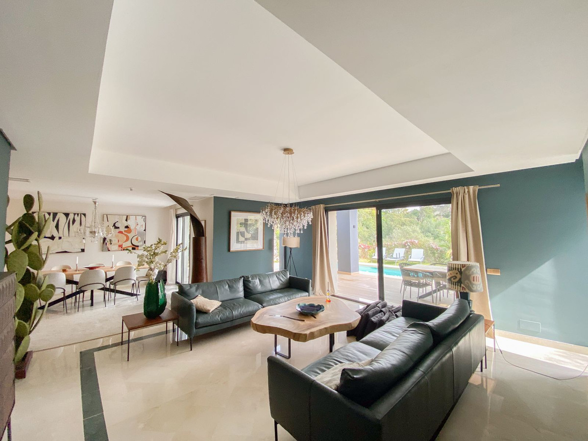 4 bedroom Villas for sale in Elviria – R4930855 4 bedroom Villas for sale in Elviria – R4930855
