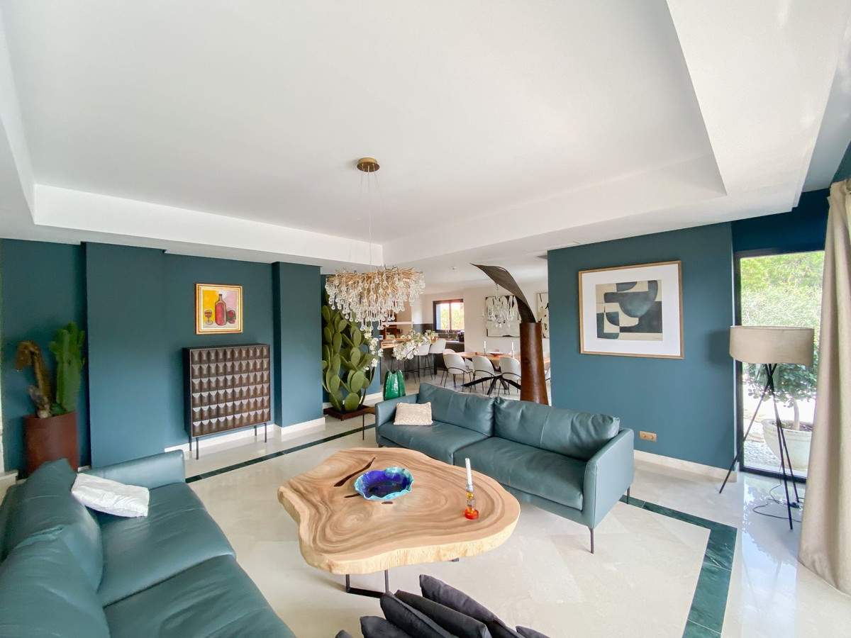 4 bedroom Villas for sale in Elviria – R4930855 4 bedroom Villas for sale in Elviria – R4930855