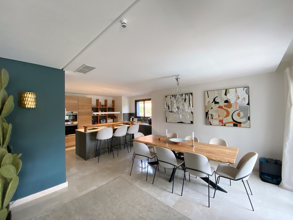 4 bedroom Villas for sale in Elviria – R4930855 4 bedroom Villas for sale in Elviria – R4930855