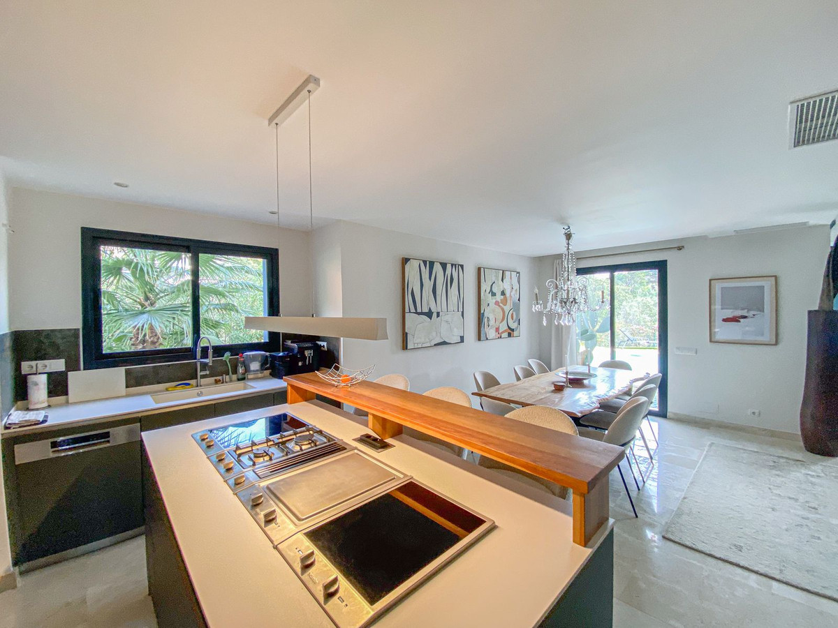 4 bedroom Villas for sale in Elviria – R4930855 4 bedroom Villas for sale in Elviria – R4930855