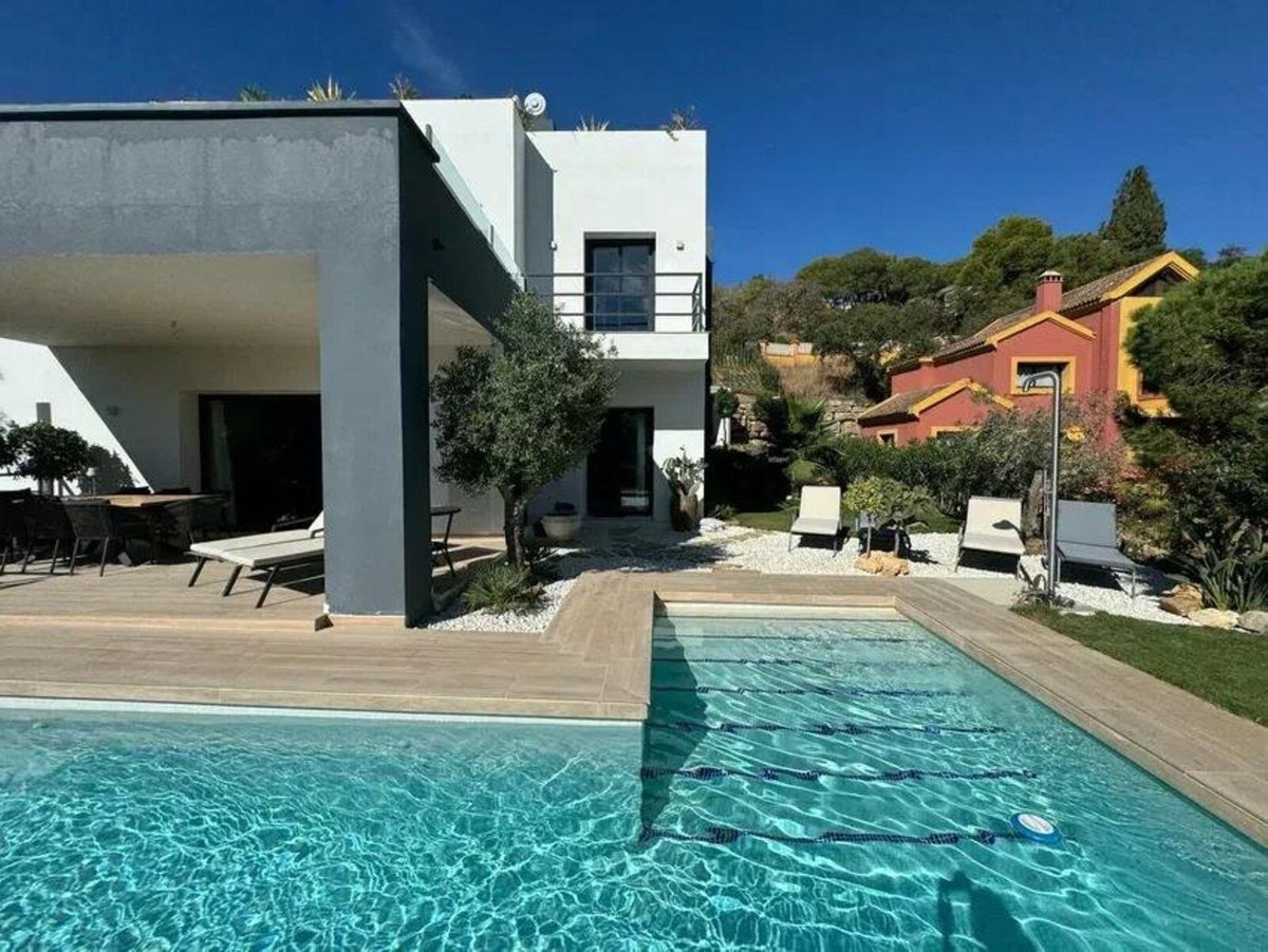 4 bedroom Villas for sale in Elviria – R4930855 4 bedroom Villas for sale in Elviria – R4930855