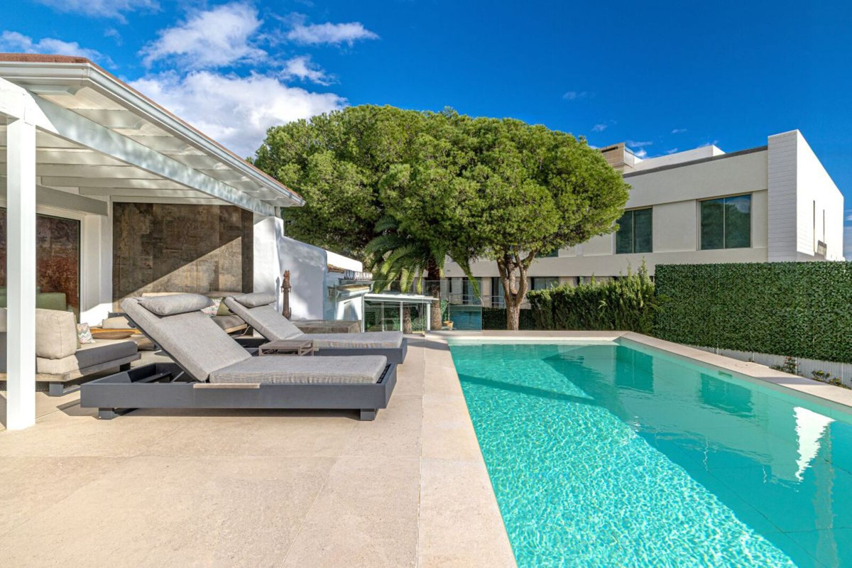 5 bedroom Villas for sale in Las Chapas – R5255731 5 bedroom Villas for sale in Las Chapas – R5255731