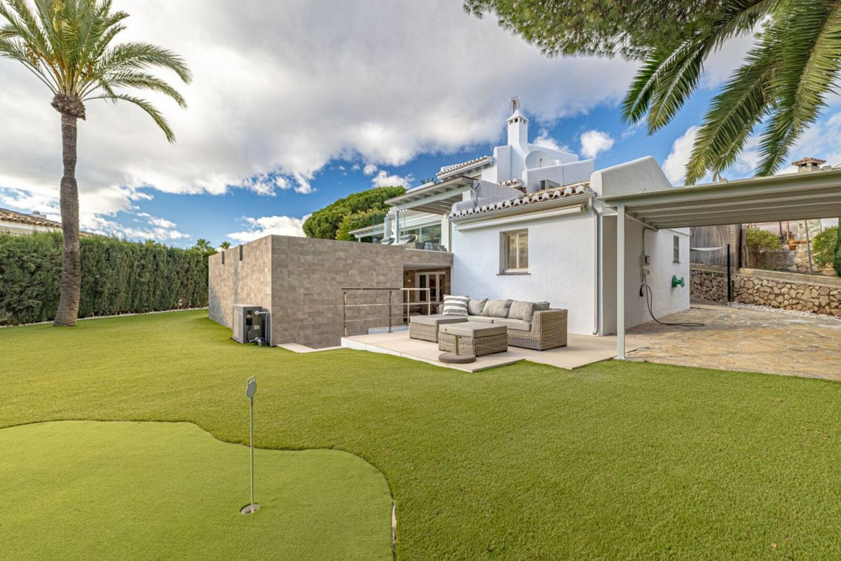 5 bedroom Villas for sale in Las Chapas – R5255731 5 bedroom Villas for sale in Las Chapas – R5255731