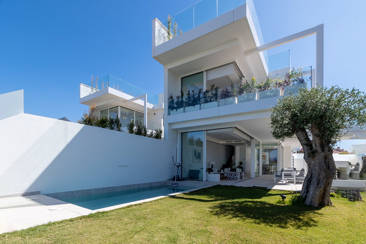 4 bedroom Villas for sale in Marbella – R5204827 4 bedroom Villas for sale in Marbella – R5204827