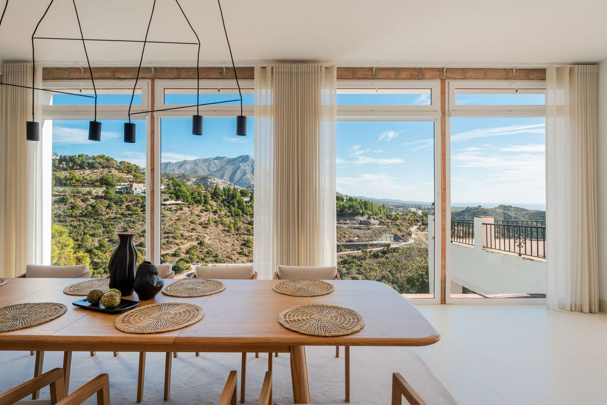 6 bedroom Villas for sale in El Madroñal – R5430547 6 bedroom Villas for sale in El Madroñal – R5430547