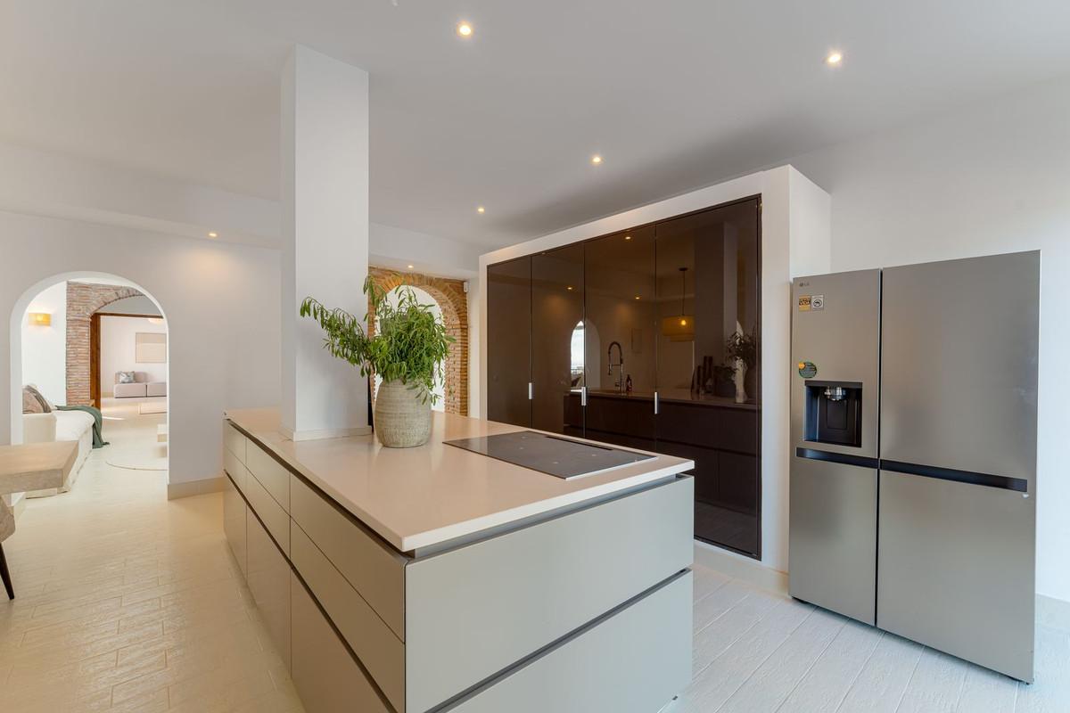 6 bedroom Villas for sale in El Madroñal – R5430547 6 bedroom Villas for sale in El Madroñal – R5430547
