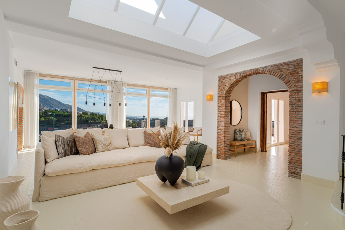 6 bedroom Villas for sale in El Madroñal – R5430547 6 bedroom Villas for sale in El Madroñal – R5430547