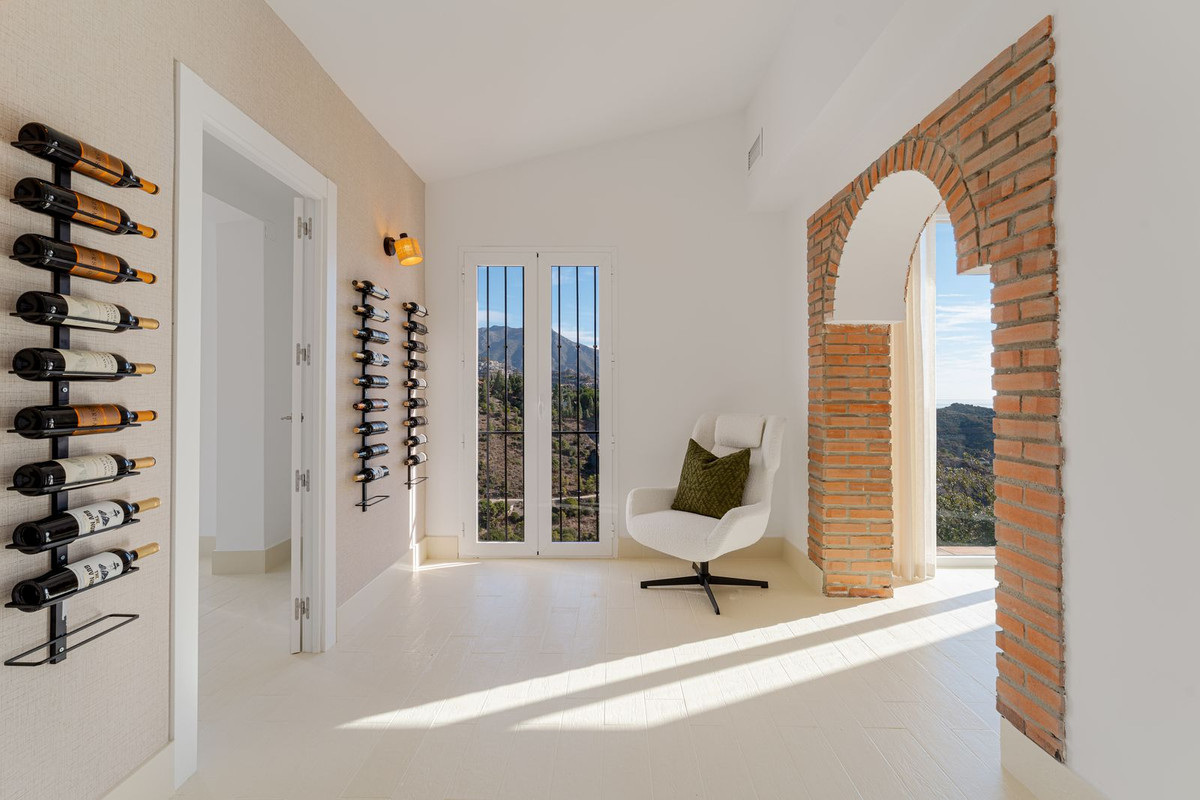 6 bedroom Villas for sale in El Madroñal – R5430547 6 bedroom Villas for sale in El Madroñal – R5430547