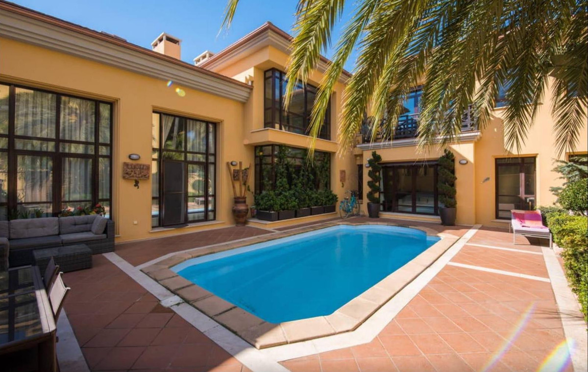 Villas de 3 dormitorios en venta en Puerto Banús – R5462554 Villas de 3 dormitorios en venta en Puerto Banús – R5462554