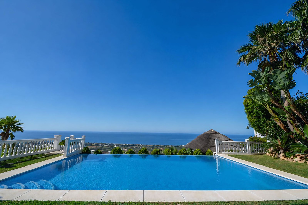 5 bedroom Villas for sale in Marbella – R5408299 5 bedroom Villas for sale in Marbella – R5408299