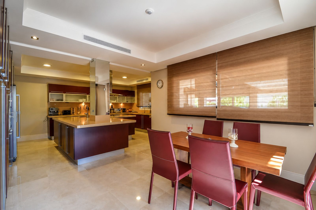 5 bedroom Villas for sale in Marbella – R5408299 5 bedroom Villas for sale in Marbella – R5408299
