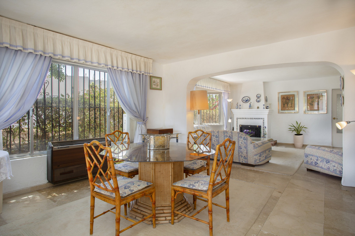 4 bedroom Villas for sale in Guadalmina Baja – R5427415 4 bedroom Villas for sale in Guadalmina Baja – R5427415