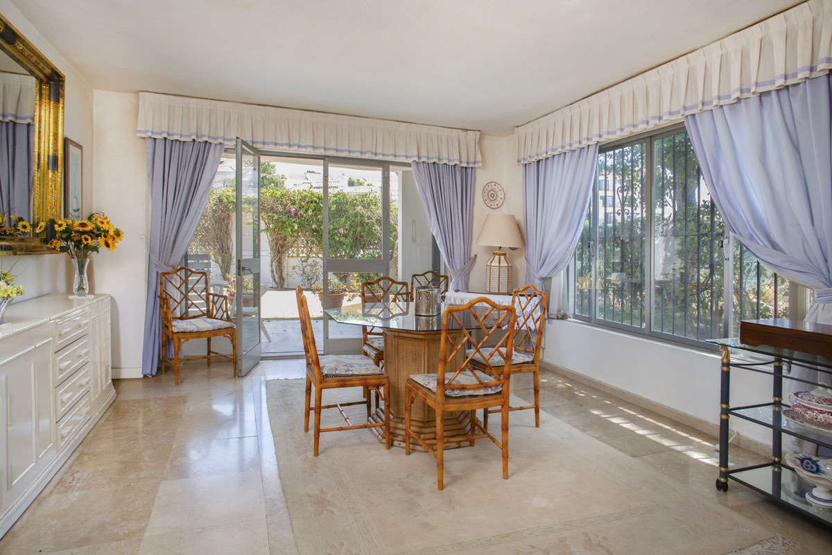 4 bedroom Villas for sale in Guadalmina Baja – R5427415 4 bedroom Villas for sale in Guadalmina Baja – R5427415