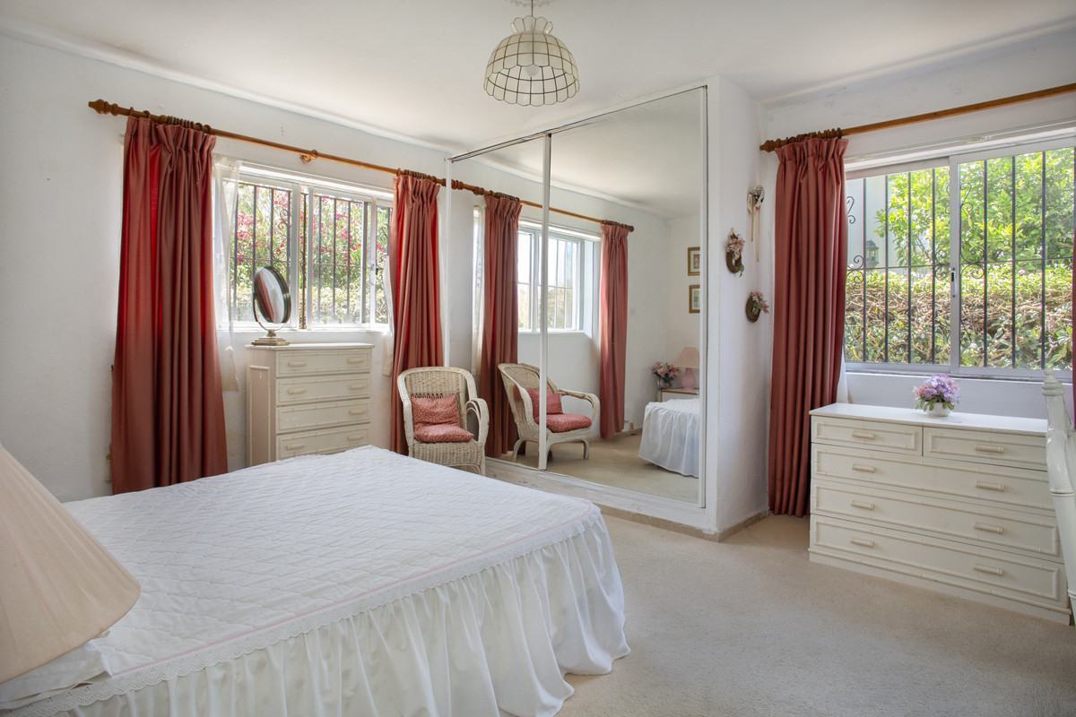 4 bedroom Villas for sale in Guadalmina Baja – R5427415 4 bedroom Villas for sale in Guadalmina Baja – R5427415